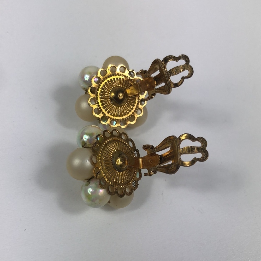 Vintage Clip On Earrings Women’s Signed Japan Cluster Faux Pearl Beads Retrp - Picture 5 of 8